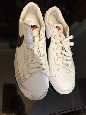 Nike White Low-Top Sneakers with Black Swoosh